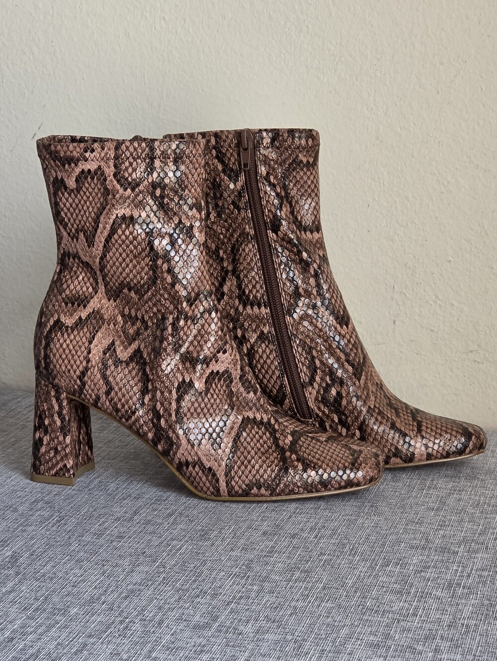 Steve Madden Harli Brown Snake Print Boots Block Heel Size 6 Ankle Bootie